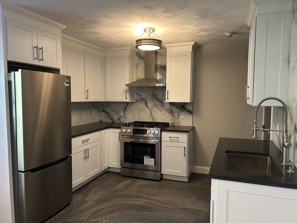 18 Ashcroft, Dedham, Massachusetts, 2 Bedrooms Bedrooms, 5 Rooms Rooms,1 BathroomBathrooms,Residential Lease,For Rent,Ashcroft,73459745