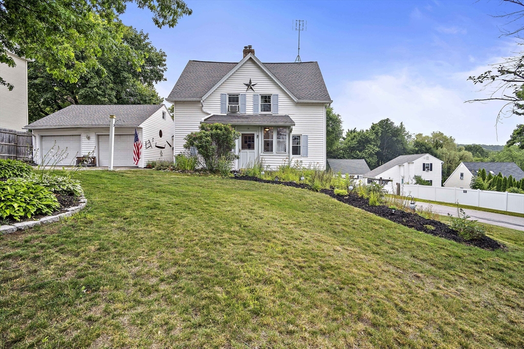 14 Old Wellington Rd, Manchester, New Hampshire, 3 Bedrooms Bedrooms, 6 Rooms Rooms,1.5 BathroomsBathrooms,Residential,For Sale,Old Wellington Rd,73404422