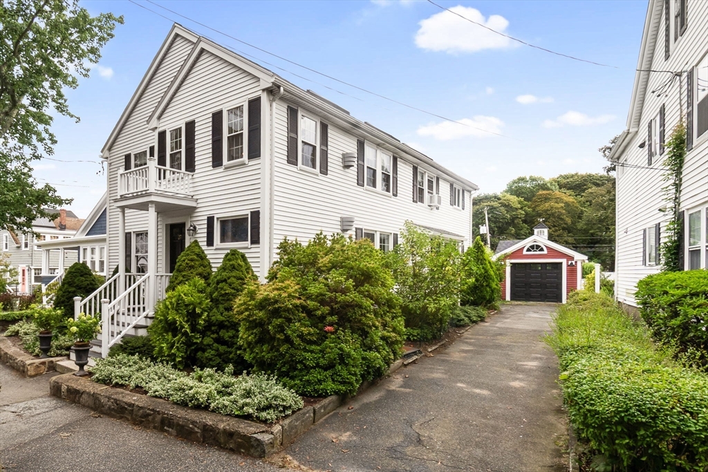 27 High Street, Beverly, Massachusetts, 2 Bedrooms Bedrooms, 6 Rooms Rooms,2 BathroomsBathrooms,Residential Lease,For Rent,High Street,73421214