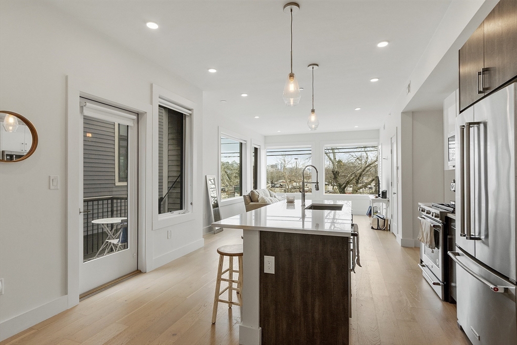 105 Washington St, Somerville, Massachusetts, 2 Bedrooms Bedrooms, 3 Rooms Rooms,1 BathroomBathrooms,Residential,For Sale,Washington St,73356201