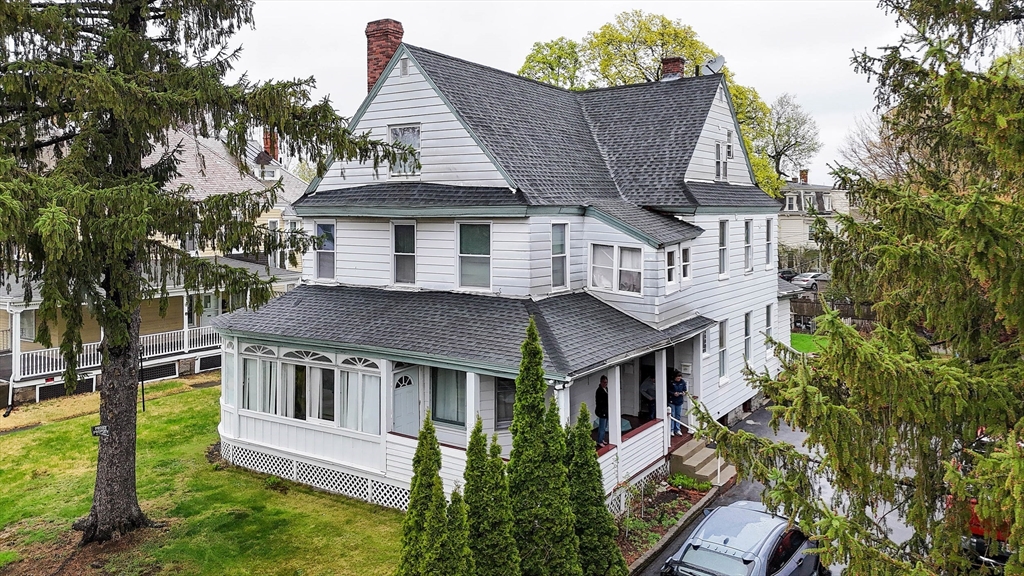 36 May St, Worcester, Massachusetts, 6 Bedrooms Bedrooms, 14 Rooms Rooms,3.5 BathroomsBathrooms,Residential Income,For Sale,May St,73369394