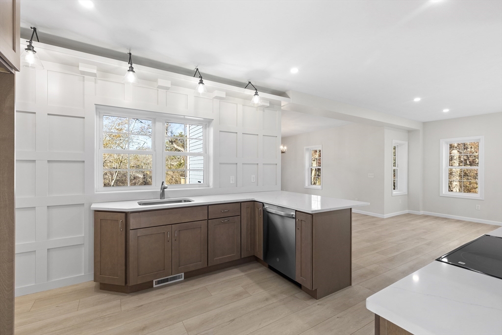 1234 State Rd, Plymouth, Massachusetts, 3 Bedrooms Bedrooms, 6 Rooms Rooms,2 BathroomsBathrooms,Residential,For Sale,State Rd,73458067