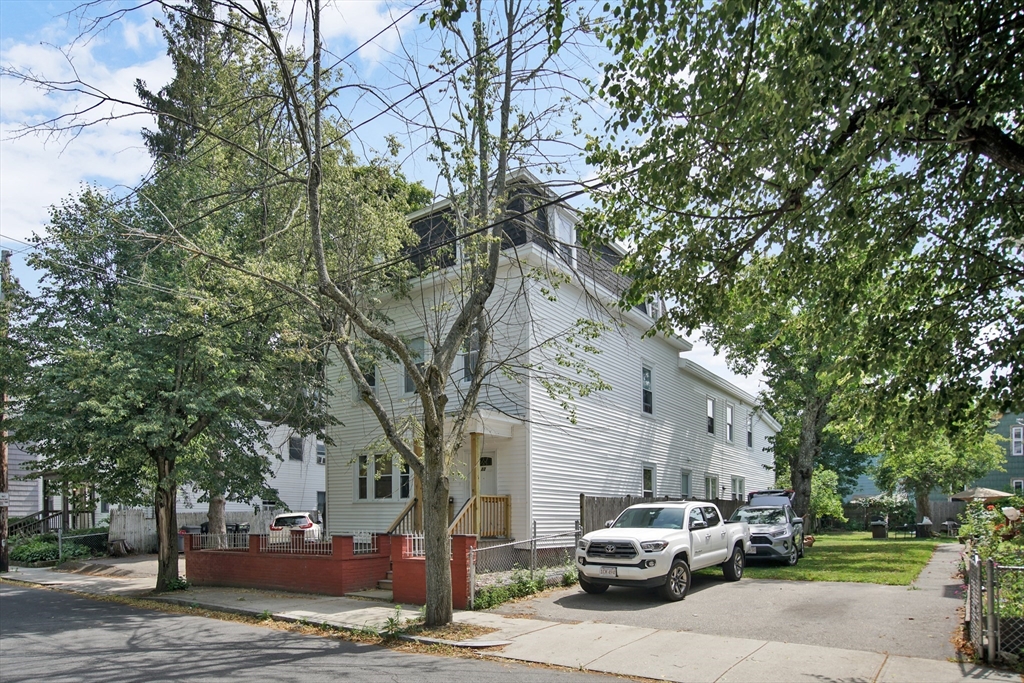 22 Bartlett St, Haverhill, Massachusetts, 8 Bedrooms Bedrooms, 14 Rooms Rooms,3 BathroomsBathrooms,Residential Income,For Sale,Bartlett St,73401806