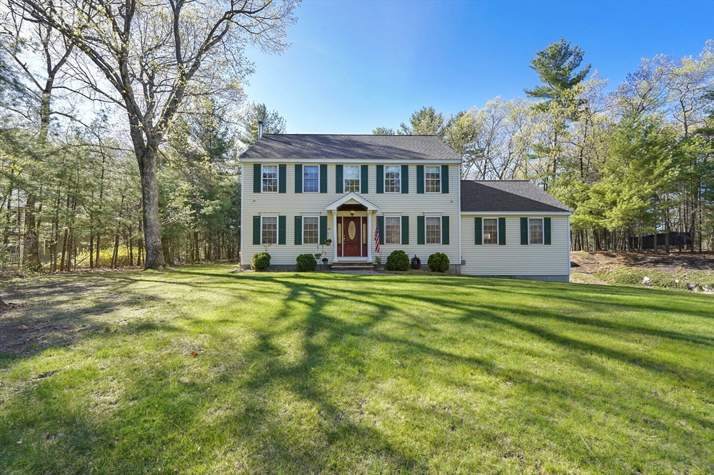 28 Emerald Street, Tyngsborough, Massachusetts, 4 Bedrooms Bedrooms, 9 Rooms Rooms,3.5 BathroomsBathrooms,Residential,For Sale,Emerald Street,73368247