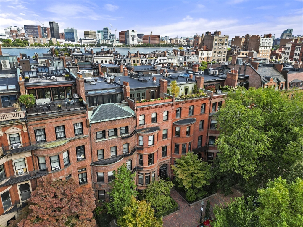 255 Marlborough St, Boston, Massachusetts, 3 Bedrooms Bedrooms, 5 Rooms Rooms,2.5 BathroomsBathrooms,Residential,For Sale,Marlborough St,73350297