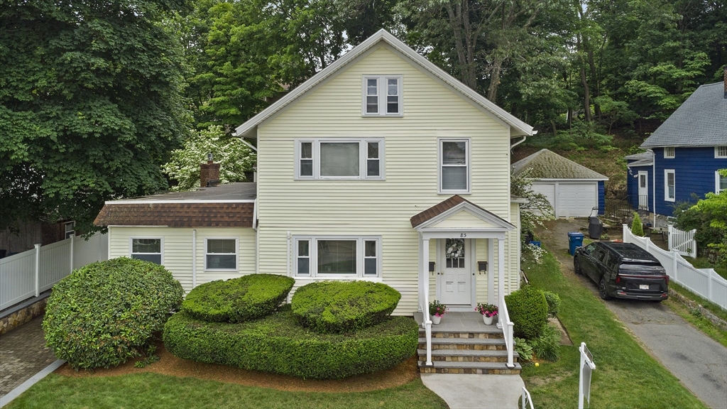 85 Lynde Street, Melrose, Massachusetts, 5 Bedrooms Bedrooms, 11 Rooms Rooms,3 BathroomsBathrooms,Residential Income,For Sale,Lynde Street,73394087