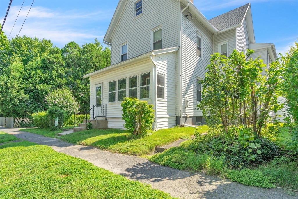 275 State St, Northampton, Massachusetts, 5 Bedrooms Bedrooms, 13 Rooms Rooms,2 BathroomsBathrooms,Residential Income,For Sale,State St,73358458