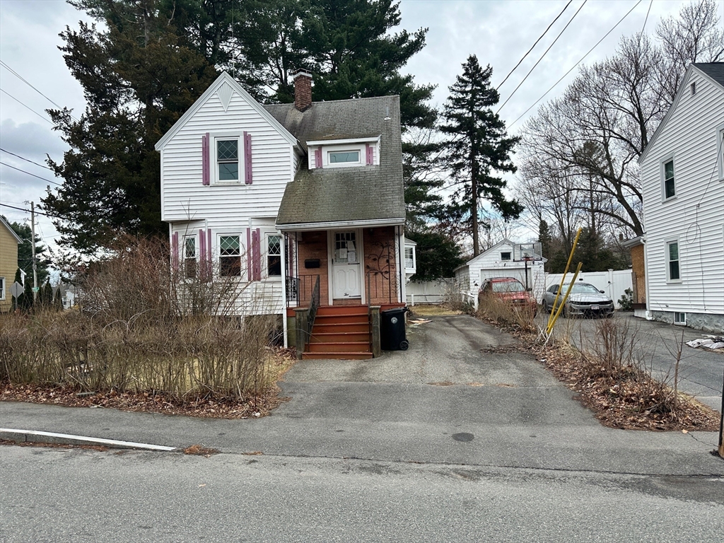 2 Water St, Stoughton, Massachusetts, 3 Bedrooms Bedrooms, 6 Rooms Rooms,1.5 BathroomsBathrooms,Residential,For Sale,Water St,73359660