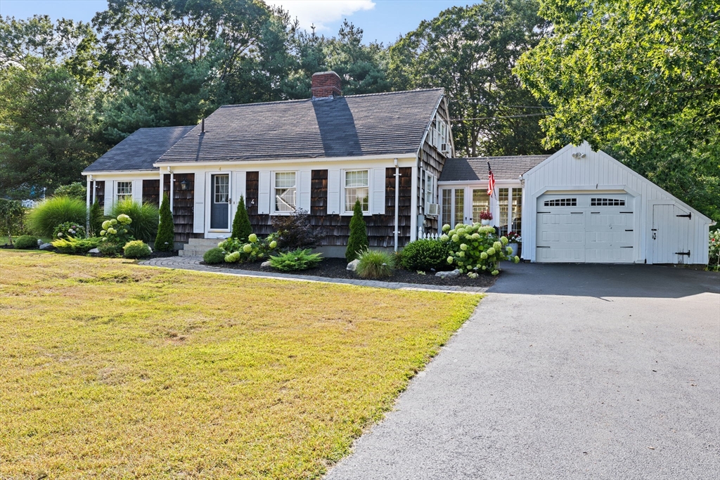 4 Country Drive, Hingham, Massachusetts, 4 Bedrooms Bedrooms, 8 Rooms Rooms,2.5 BathroomsBathrooms,Residential Lease,For Rent,Country Drive,73418453