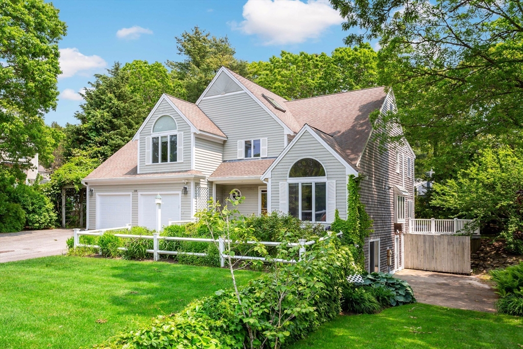 120 Robbins Street, Barnstable, Massachusetts, 3 Bedrooms Bedrooms, 7 Rooms Rooms,3.5 BathroomsBathrooms,Residential,For Sale,Robbins Street,73337864