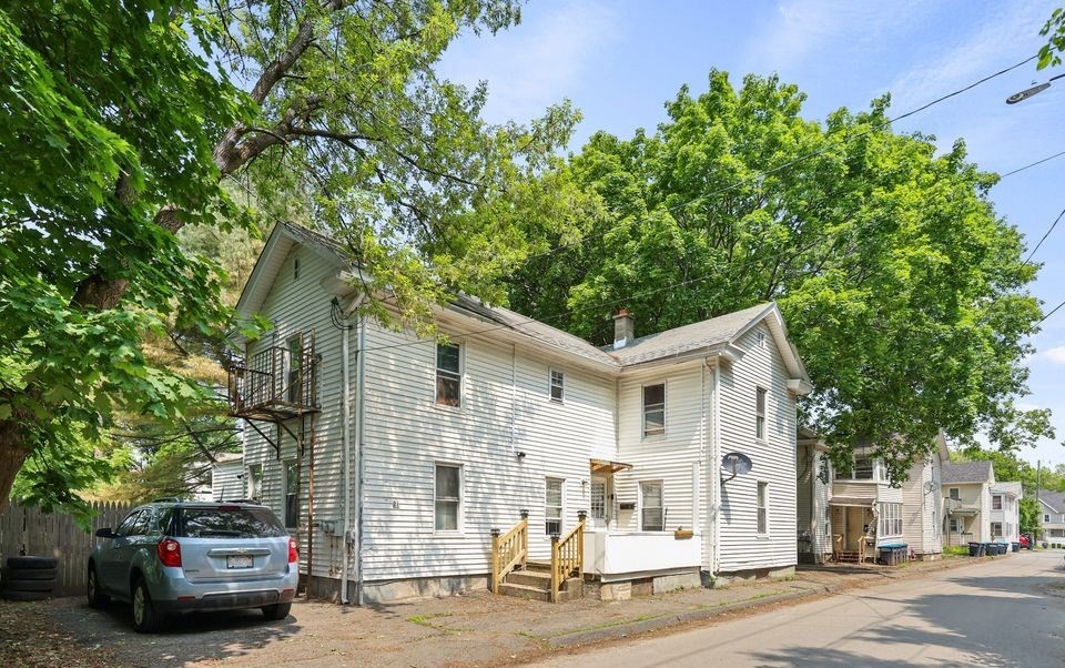 21 Pleasant St, Pittsfield, Massachusetts, 7 Bedrooms Bedrooms, 16 Rooms Rooms,4 BathroomsBathrooms,Residential Income,For Sale,Pleasant St,73426182