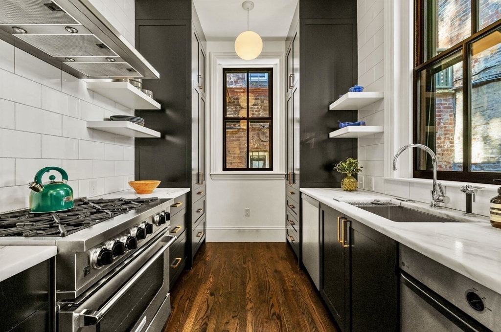 22 Joy Street, Boston, Massachusetts, 4 Bedrooms Bedrooms, 10 Rooms Rooms,4 BathroomsBathrooms,Residential,For Sale,Joy Street,73459725