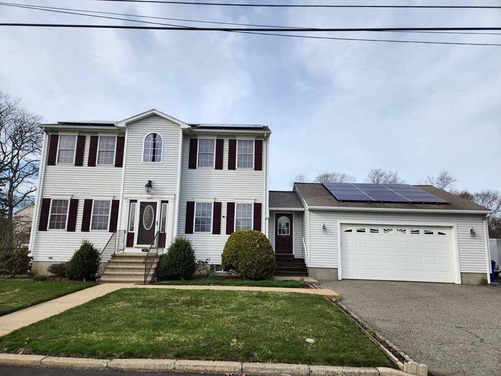 146 Bullock St, Fall River, Massachusetts, 3 Bedrooms Bedrooms, 6 Rooms Rooms,3 BathroomsBathrooms,Residential,For Sale,Bullock St,73356069