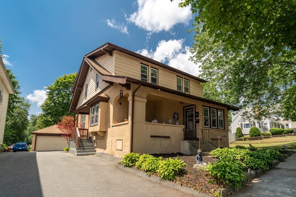 8 Lamar Ave, Worcester, Massachusetts, 4 Bedrooms Bedrooms, 10 Rooms Rooms,2.5 BathroomsBathrooms,Residential Income,For Sale,Lamar Ave,73407728