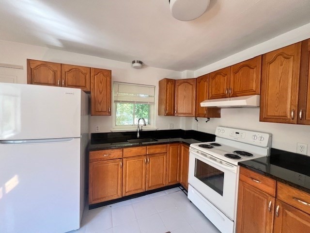 1057 Main, Walpole, Massachusetts, 2 Bedrooms Bedrooms, 3 Rooms Rooms,1 BathroomBathrooms,Residential Lease,For Rent,Main,73409570