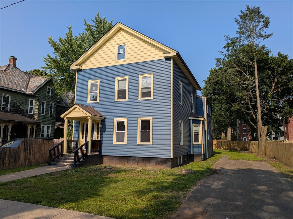 140 Pearl Street, Holyoke, Massachusetts, 5 Bedrooms Bedrooms, 9 Rooms Rooms,2 BathroomsBathrooms,Residential Income,For Sale,Pearl Street,73391495