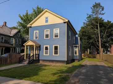 140 Pearl Street, Holyoke, Massachusetts, 5 Bedrooms Bedrooms, 9 Rooms Rooms,2 BathroomsBathrooms,Residential Income,For Sale,Pearl Street,73391495