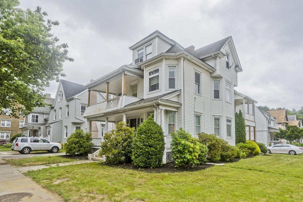 407-409 Sumner Ave, Springfield, Massachusetts, 8 Bedrooms Bedrooms, 16 Rooms Rooms,3 BathroomsBathrooms,Residential Income,For Sale,Sumner Ave,73405739