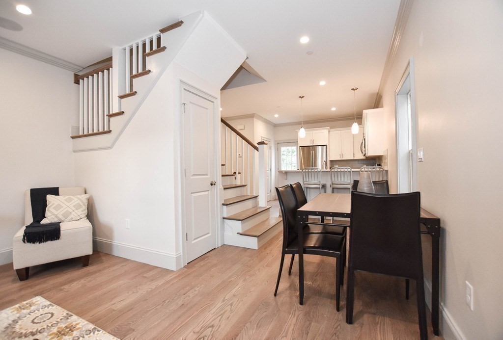 51 River St, Boston, Massachusetts, 3 Bedrooms Bedrooms, 6 Rooms Rooms,2.5 BathroomsBathrooms,Residential,For Sale,River St,73352879