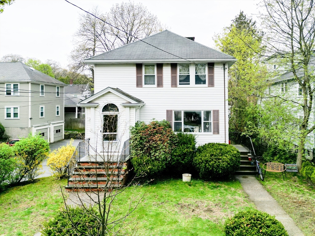 8-10 Bonwood St, Newton, Massachusetts, 4 Bedrooms Bedrooms, 10 Rooms Rooms,2 BathroomsBathrooms,Residential Income,For Sale,Bonwood St,73365978