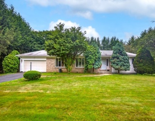 54 Pequot, Southampton, Massachusetts, 3 Bedrooms Bedrooms, 7 Rooms Rooms,3 BathroomsBathrooms,Residential,For Sale,Pequot,73404091