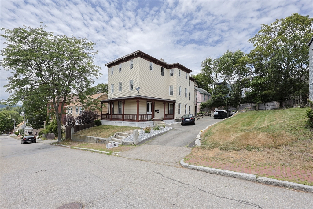 84 Chatham St, Worcester, Massachusetts, 9 Bedrooms Bedrooms, 21 Rooms Rooms,4 BathroomsBathrooms,Residential Income,For Sale,Chatham St,73401354