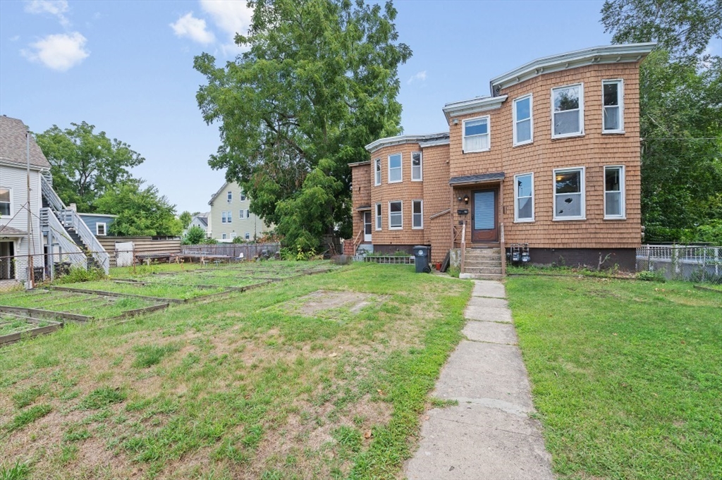 23 Lewis St, Haverhill, Massachusetts, 4 Bedrooms Bedrooms, 12 Rooms Rooms,2 BathroomsBathrooms,Residential Income,For Sale,Lewis St,73418152