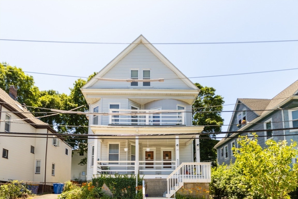 37-39 Hutchinson St, Winthrop, Massachusetts, 5 Bedrooms Bedrooms, 14 Rooms Rooms,2 BathroomsBathrooms,Residential Income,For Sale,Hutchinson St,73403400