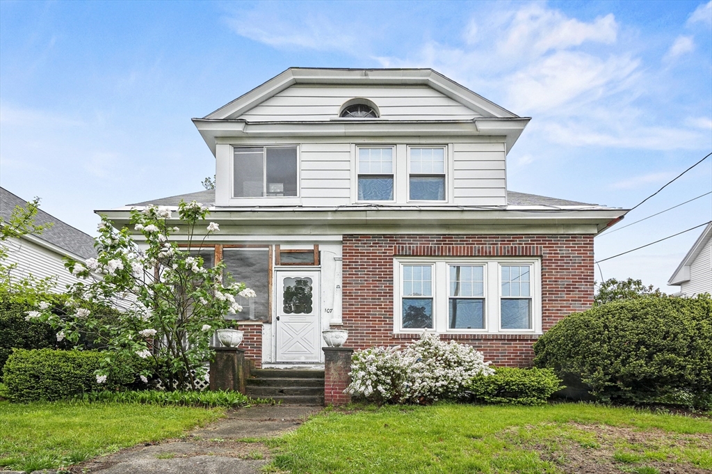 107 2nd Street, Leominster, Massachusetts, 5 Bedrooms Bedrooms, 11 Rooms Rooms,2 BathroomsBathrooms,Residential Income,For Sale,2nd Street,73373568