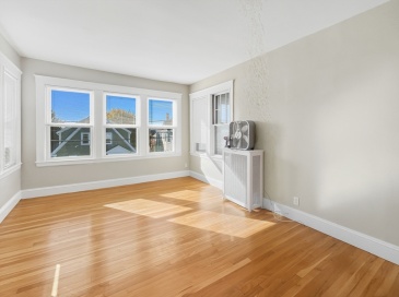 19 Stearns Ave, Medford, Massachusetts, 2 Bedrooms Bedrooms, 5 Rooms Rooms,1 BathroomBathrooms,Residential Lease,For Rent,Stearns Ave,73455921