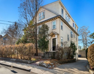 65-67 Saint James Circle, Newton, Massachusetts, 10 Bedrooms Bedrooms, 22 Rooms Rooms,6 BathroomsBathrooms,Residential Income,For Sale,Saint James Circle,73459730