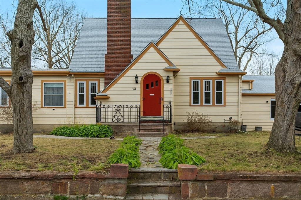 28 Edgeworth St, Weymouth, Massachusetts, 4 Bedrooms Bedrooms, 8 Rooms Rooms,1.5 BathroomsBathrooms,Residential Lease,For Rent,Edgeworth St,73459177