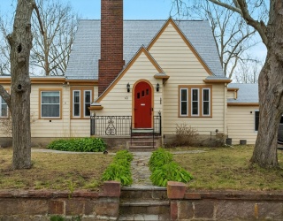 28 Edgeworth St, Weymouth, Massachusetts, 4 Bedrooms Bedrooms, 8 Rooms Rooms,1.5 BathroomsBathrooms,Residential Lease,For Rent,Edgeworth St,73459177