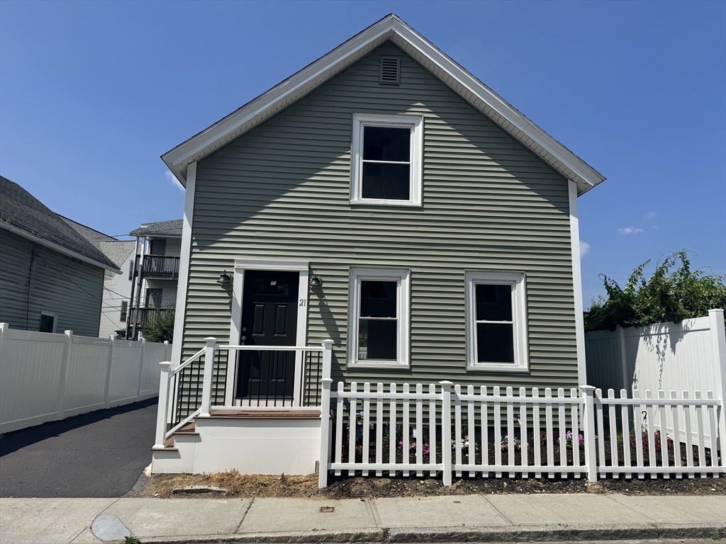 21 Lodi St, Worcester, Massachusetts, 2 Bedrooms Bedrooms, 5 Rooms Rooms,1 BathroomBathrooms,Residential,For Sale,Lodi St,73400532