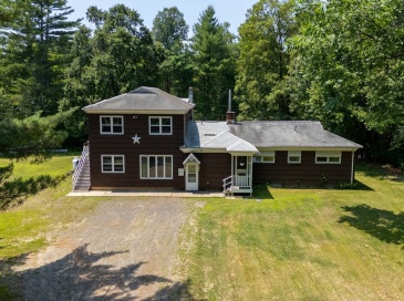 595 Bardwell St, Belchertown, Massachusetts, 5 Bedrooms Bedrooms, 15 Rooms Rooms,3 BathroomsBathrooms,Residential Income,For Sale,Bardwell St,73401304