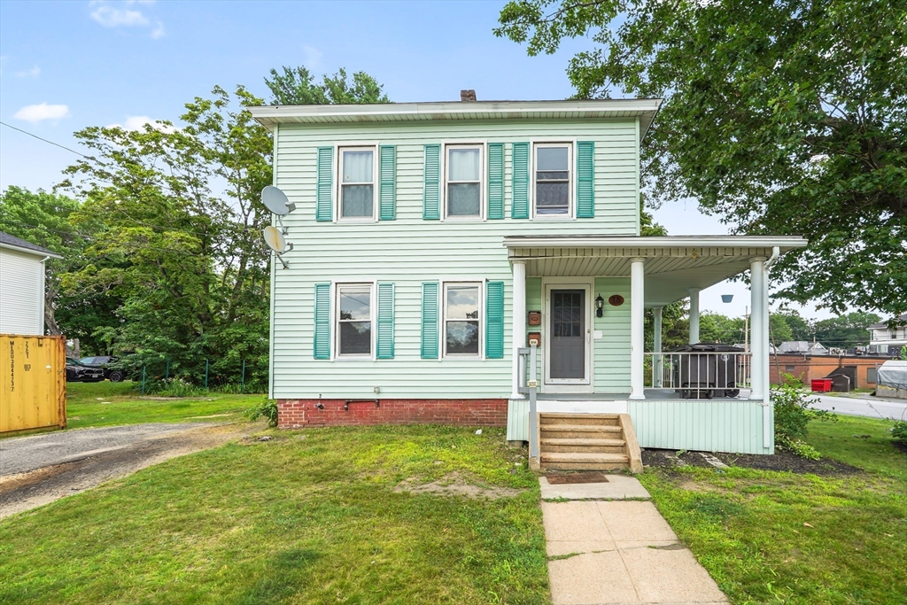 15 Robillard St, Gardner, Massachusetts, 4 Bedrooms Bedrooms, 8 Rooms Rooms,2 BathroomsBathrooms,Residential Income,For Sale,Robillard St,73407179