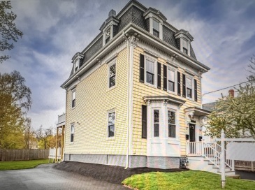 17 Emerson St, Wakefield, Massachusetts, 2 Bedrooms Bedrooms, 5 Rooms Rooms,2 BathroomsBathrooms,Residential Lease,For Rent,Emerson St,73459535