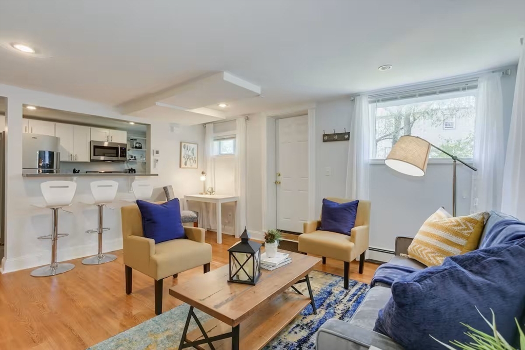134 Newbury Ave, Quincy, Massachusetts, 2 Bedrooms Bedrooms, 5 Rooms Rooms,1 BathroomBathrooms,Residential Lease,For Rent,Newbury Ave,73459870