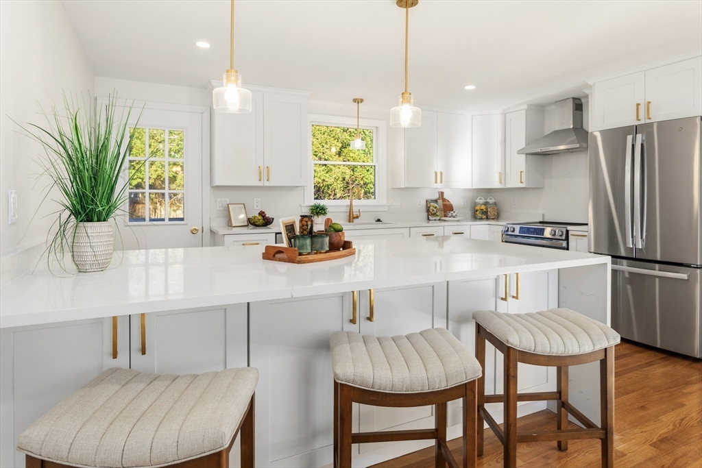 29 Susan Dr, Saugus, Massachusetts, 4 Bedrooms Bedrooms, 7 Rooms Rooms,2 BathroomsBathrooms,Residential,For Sale,Susan Dr,73459860