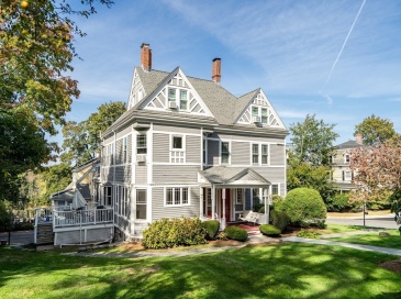 79 Chestnut St, Newton, Massachusetts, 2 Bedrooms Bedrooms, 4 Rooms Rooms,2 BathroomsBathrooms,Residential Lease,For Rent,Chestnut St,73459970