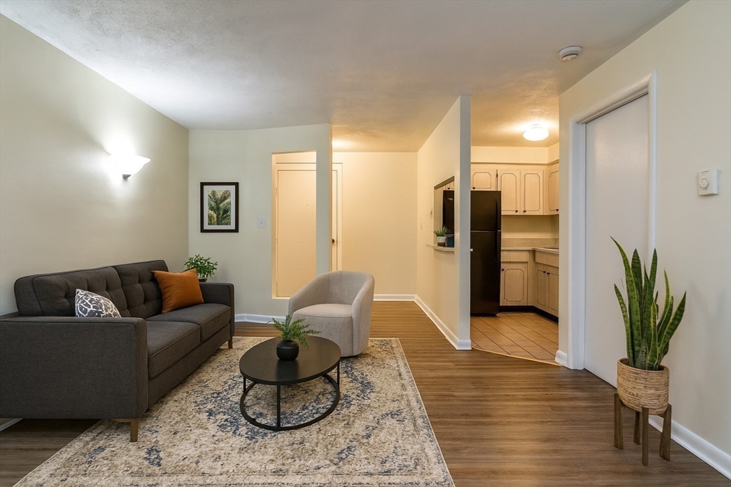 911 Edgell Rd, Framingham, Massachusetts, 1 Bedroom Bedrooms, 3 Rooms Rooms,1 BathroomBathrooms,Residential Lease,For Rent,Edgell Rd,73458670