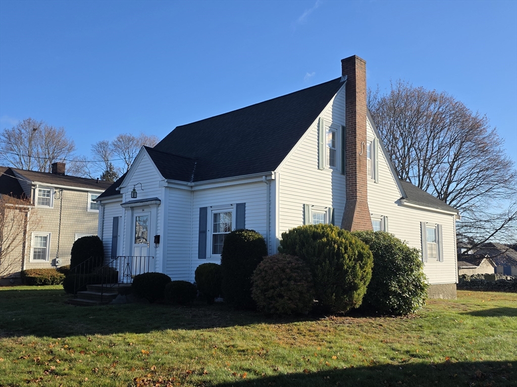 54 Grant Avenue, Somerset, Massachusetts, 3 Bedrooms Bedrooms, 6 Rooms Rooms,1.5 BathroomsBathrooms,Residential,For Sale,Grant Avenue,73459695