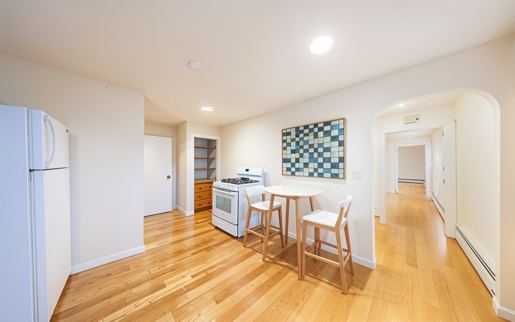 1026 Chestnut St, Newton, Massachusetts, 1 Bedroom Bedrooms, 4 Rooms Rooms,1 BathroomBathrooms,Residential Lease,For Rent,Chestnut St,73459991