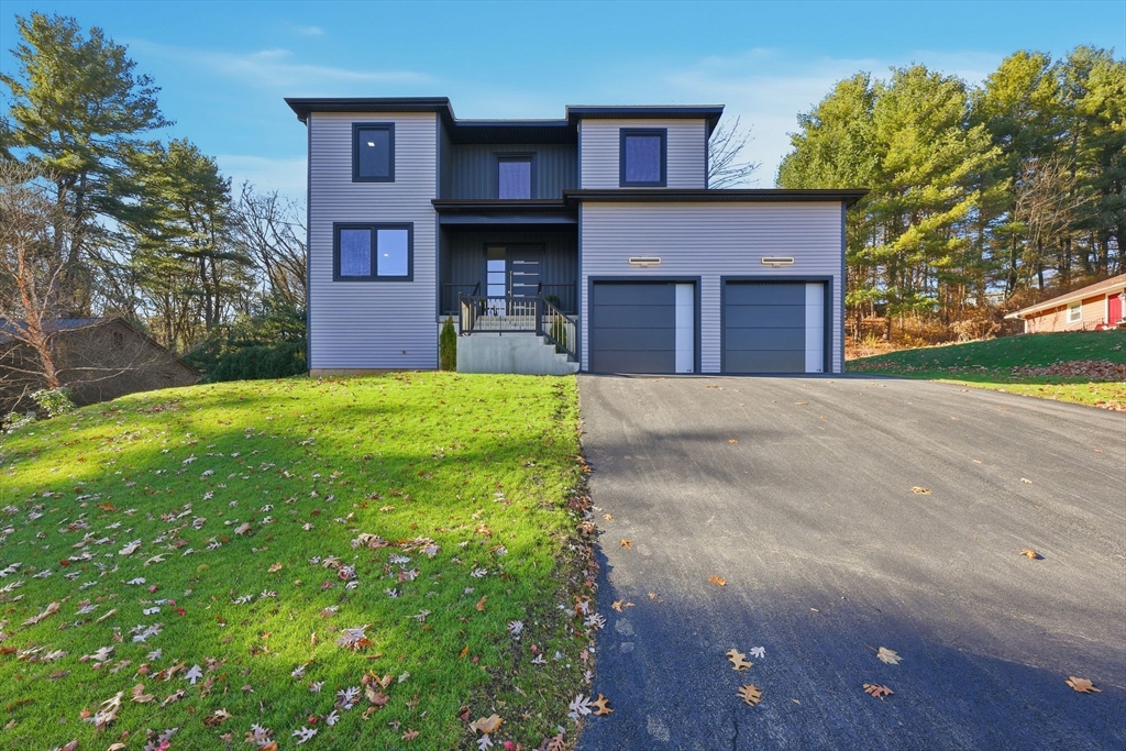 287 Whitney Ave, Holyoke, Massachusetts, 3 Bedrooms Bedrooms, 6 Rooms Rooms,2.5 BathroomsBathrooms,Residential,For Sale,Whitney Ave,73460003