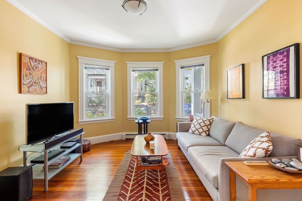 89 Carolina Avenue, Boston, Massachusetts, 2 Bedrooms Bedrooms, 5 Rooms Rooms,1 BathroomBathrooms,Residential,For Sale,Carolina Avenue,73396952