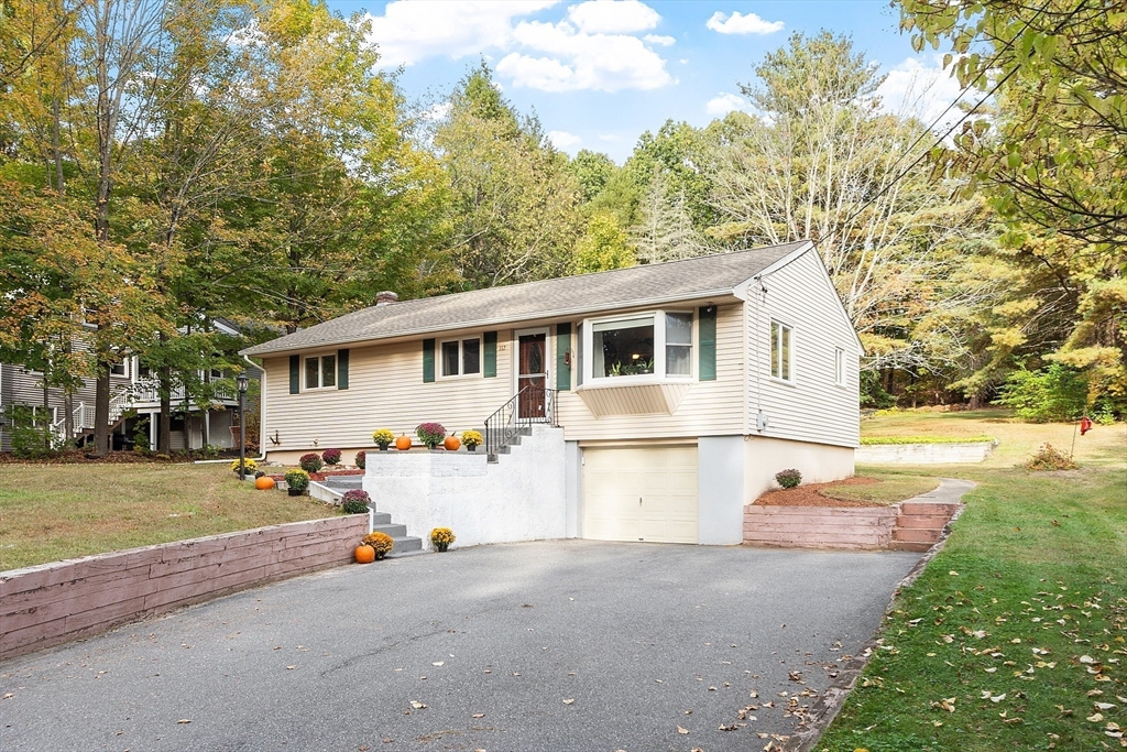 112 North Main St, West Boylston, Massachusetts, 3 Bedrooms Bedrooms, 7 Rooms Rooms,1 BathroomBathrooms,Residential,For Sale,North Main St,73437788