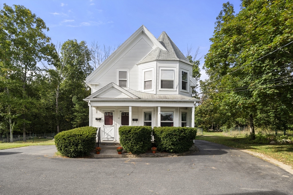 525-527 Torrey St, Brockton, Massachusetts, 4 Bedrooms Bedrooms, 10 Rooms Rooms,2 BathroomsBathrooms,Residential Income,For Sale,Torrey St,73432923