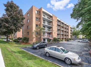 44 Main. St, Stoneham, Massachusetts, 2 Bedrooms Bedrooms, 4 Rooms Rooms,2 BathroomsBathrooms,Residential Lease,For Rent,Main. St,73419355