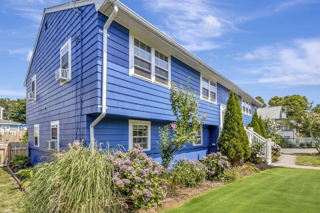 15 H St, Hull, Massachusetts, 6 Bedrooms Bedrooms, 12 Rooms Rooms,2.5 BathroomsBathrooms,Residential,For Sale,H St,73411531