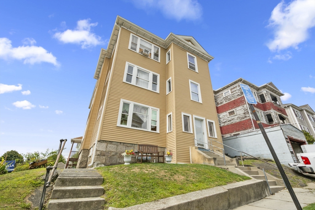 1 N Woodford St, Worcester, Massachusetts, 9 Bedrooms Bedrooms, 18 Rooms Rooms,3 BathroomsBathrooms,Residential Income,For Sale,N Woodford St,73425608